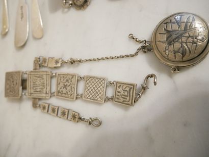 Rez-de-chaussée 

Lot d'objet en argent russe...