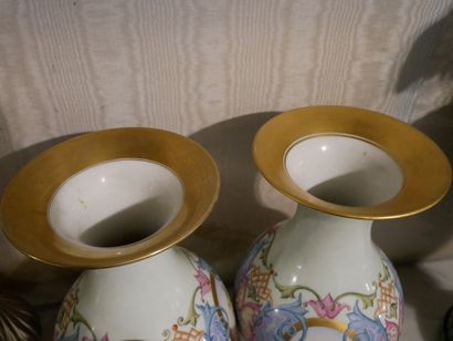 Rez-de-chaussée

Paire de vases balustre...