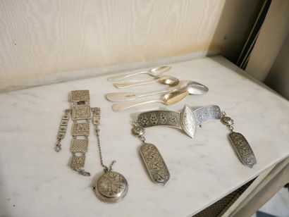 Rez-de-chaussée 

Lot d'objet en argent russe...