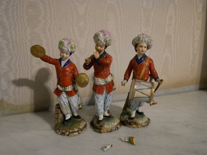 Rez-de-chaussée 

Hoetch

Trois sujets en...