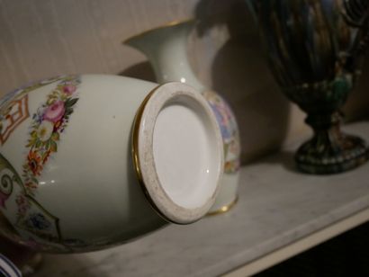 Rez-de-chaussée

Paire de vases balustre...