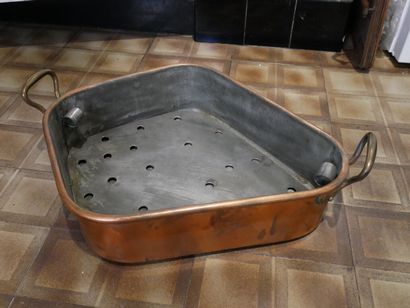 Rez-de-chaussée 

Une turbotière en cuivre...