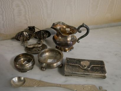 Rez-de-chaussée 

Lot en argent russe comprenant...