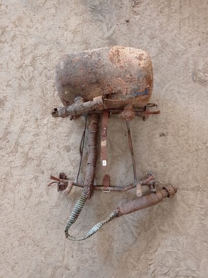 Lot : bonbonne, claie. Dans l'état