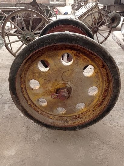 Front wheels. Width 238 cm Ø 123 cm appr...