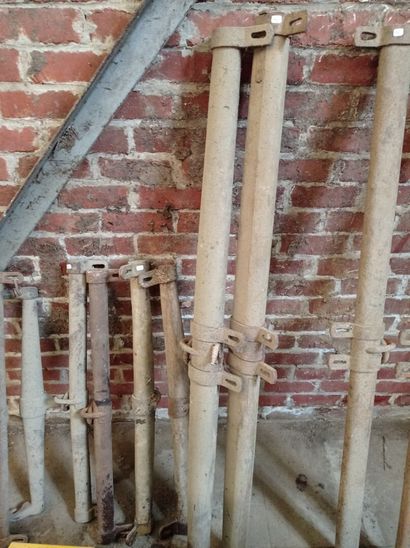 Pair of drawbars.
