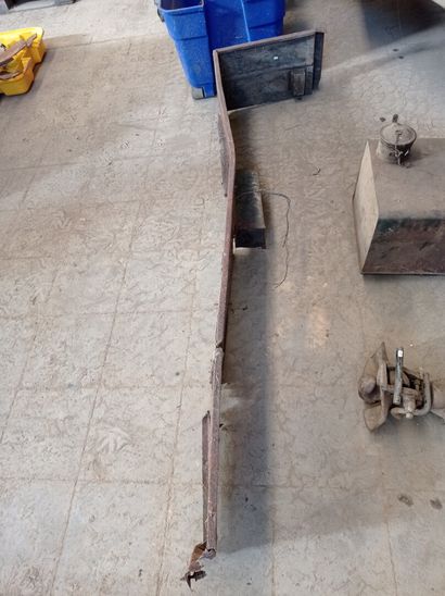 Semi-trailed seat base.