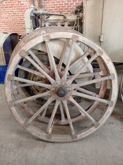 Set of 2 wooden front wheels.