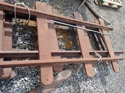 Lot de rails à voies étroites, en fer.

110...