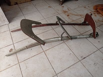 Selle de bât de dromadaire, en métal léger...