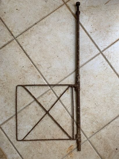 Metal vehicle pennant frame.