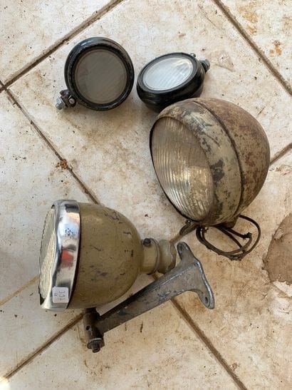 Lot: search lights, semi-tracked position...