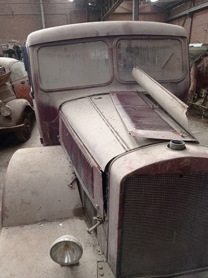 Mercedes flatbed truck, model L 4500S, was...