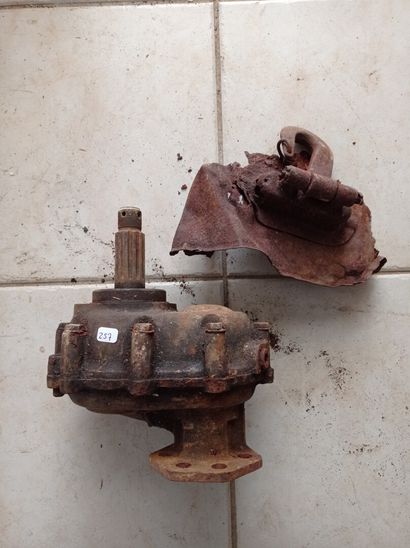 Amphibious vehicle Schwimmwagen : gearbox,...