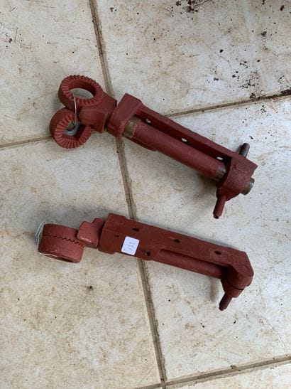 Set of windshield supports for semi-trailer....