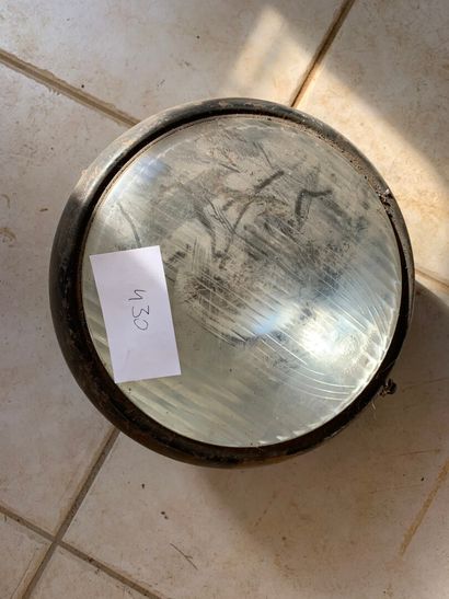 Headlight with glass. Ø of the glass : 20,5...