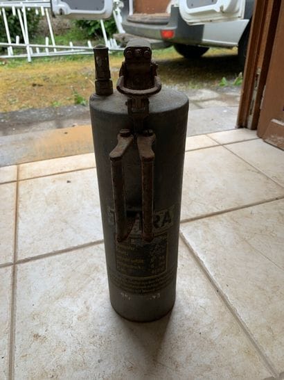Extincteur de véhicule.