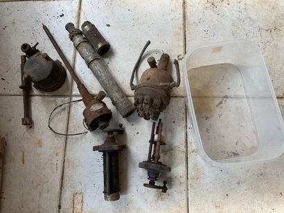 Lot: V8 distributor, other distributors and...