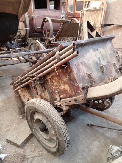 French Infantry trailer, iron, with opening...