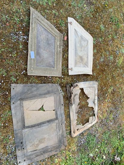 Set of 4 vehicle side windows.