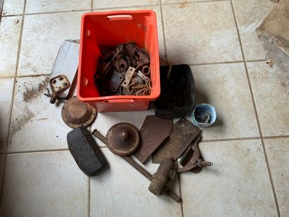 Lot of vehicle fittings.