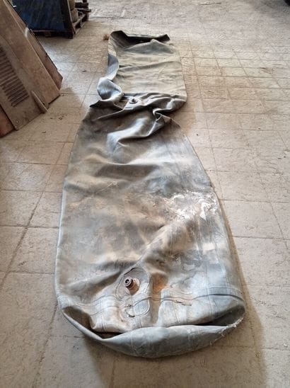 Réservoir souple, en caoutchouc, marqué A...