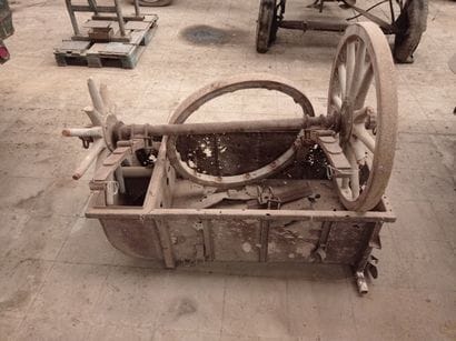 Chariot hippomobile, modèle If 9, à essieu...