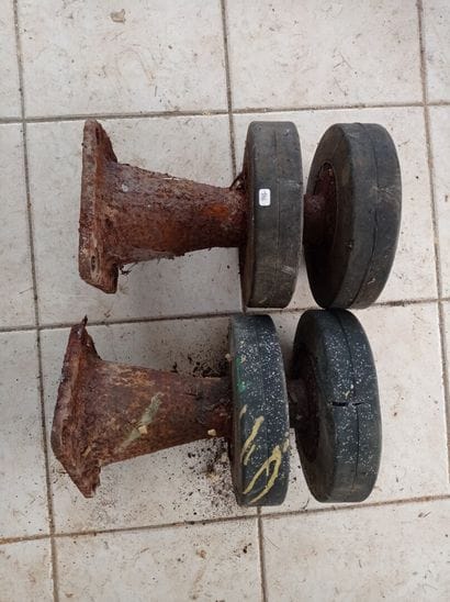 Set of 2 rollers with supports.