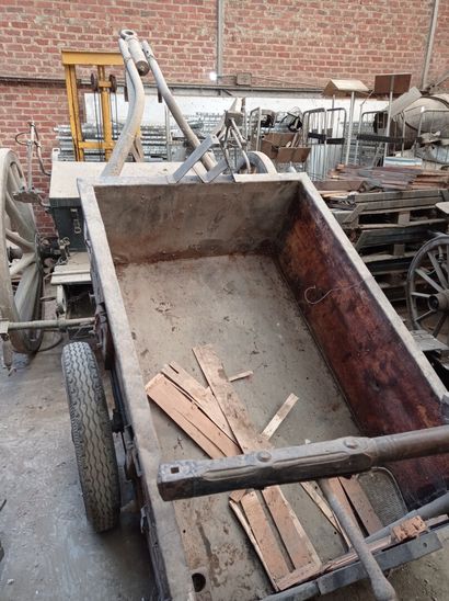 French Infantry trailer, iron, with opening...