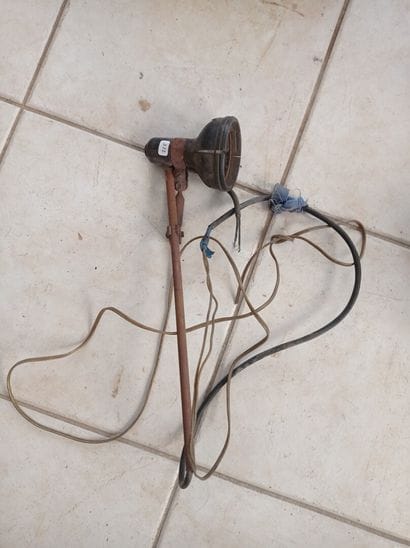 Lighting lamp for radio.