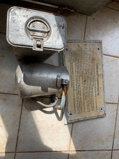 Lot: brooch, coffee container and instructions...