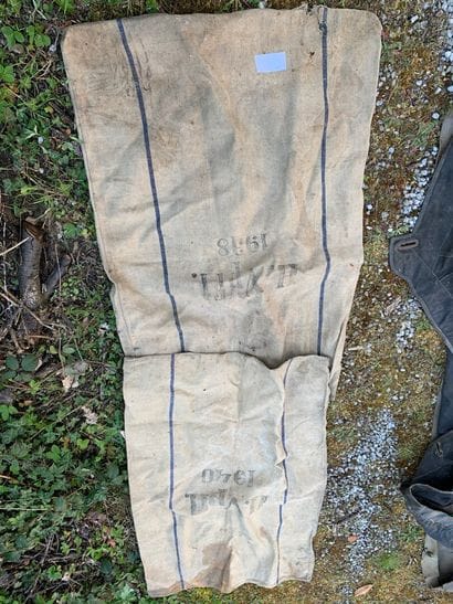 Lot de 2 sacs d'approvisionnement.