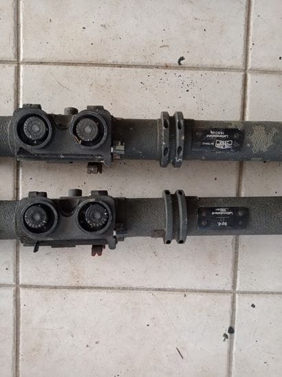 Lot de 2 télémètres. LT : 125 cm