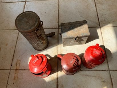 Lot: trunks, gas mask case, box.