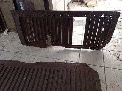Pair of side grills for a semi-trailed engine...