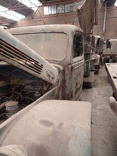 Ford Poissy flatbed truck, 4 x 2, 3.9 litre...