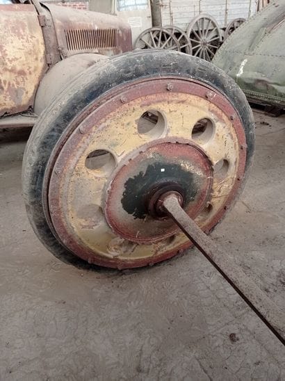 Front wheels. Width 238 cm Ø 123 cm appr...