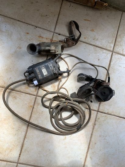 Lot: microphone, headphones.