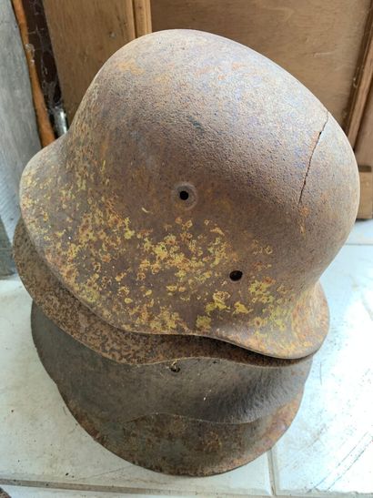 Set of 4 helmet shells. In the state