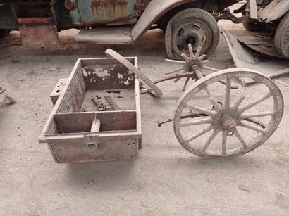 Chariot hippomobile, modèle If 9, à essieu...