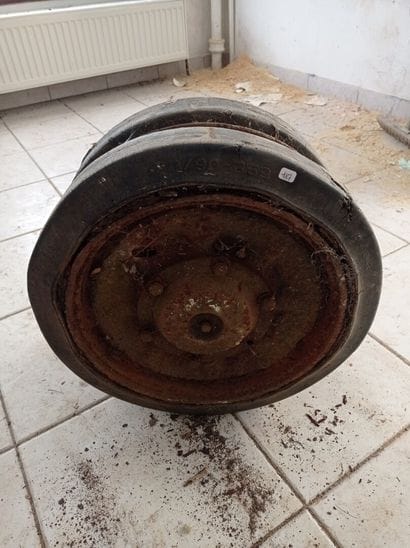 Double roller, rubber lined.