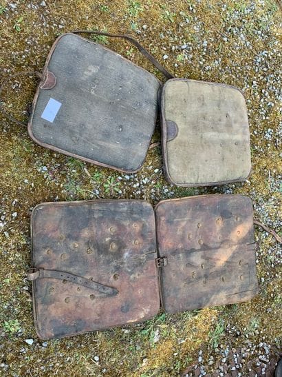 Set of 4 stick cushions.
