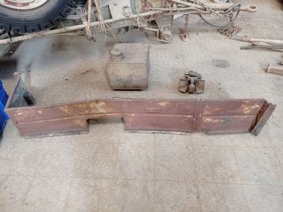 Semi-trailed seat base.