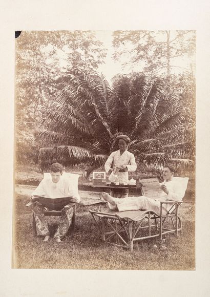 Young Dutch traveller

EXPEDITION AND STAY,...