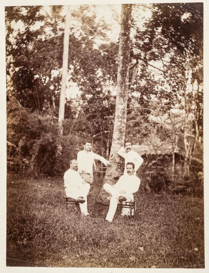 Young Dutch traveller

EXPEDITION AND STAY,...