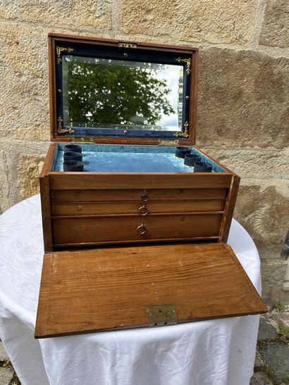 Coffre à senteurs en bois naturel, travail...