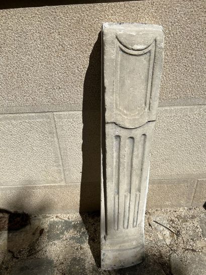 Louis XV period limestone mantel

Decorated...
