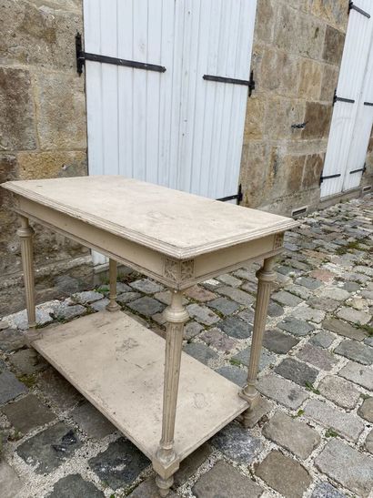 Deux chaises en bois laqué et canné, style...