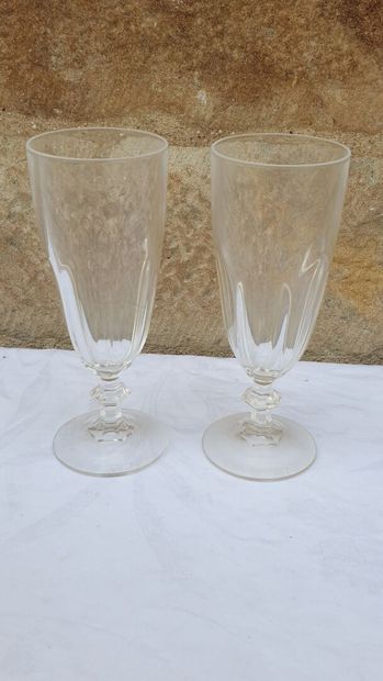 HANDKERCHIEF of glassware including footed...