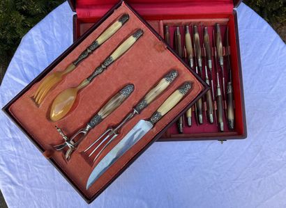 Set of cutlery composed of 12 table knives,...
